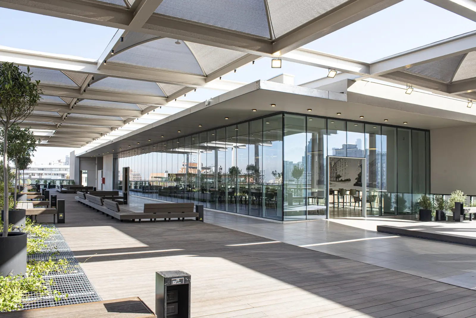 Universidad Autónoma, edificio de 7 pisos, vista 19